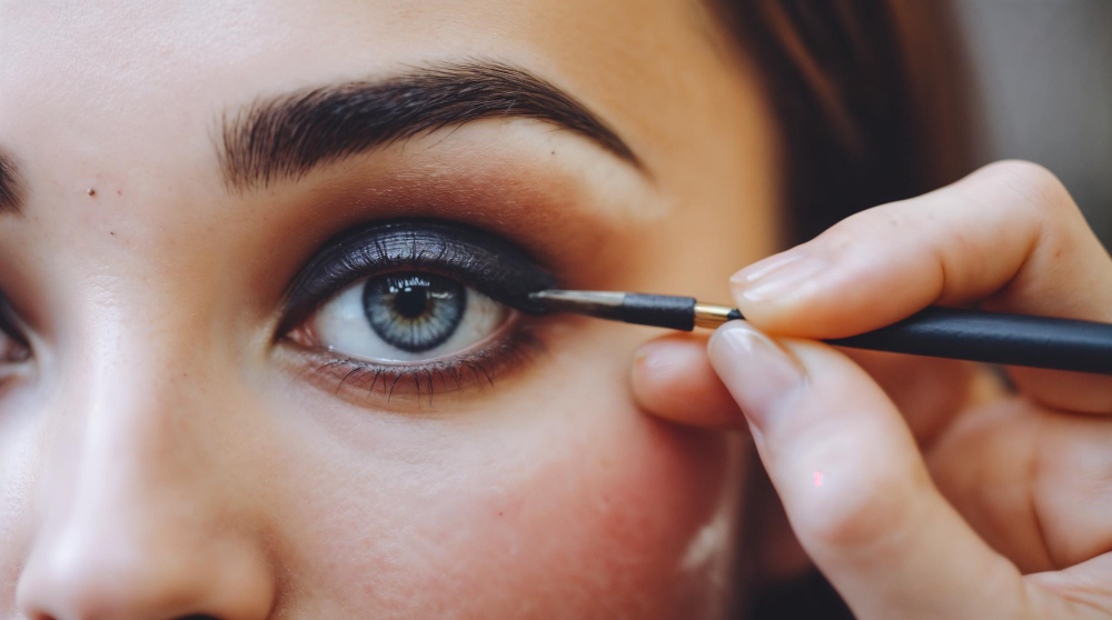 Как использовать карандаш для глаз